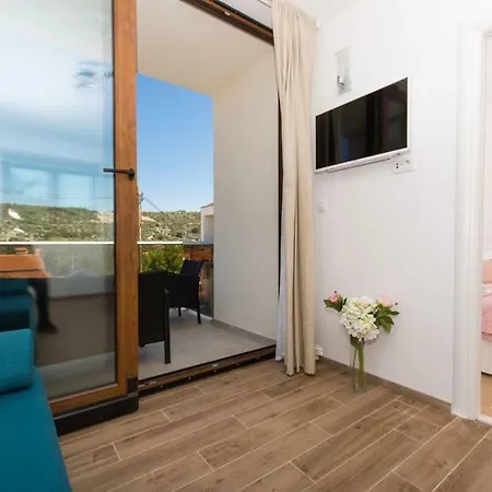 Apartmán Ivica - 100m From The Sea *