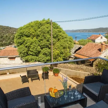Apartment Ivica - 100m From The Sea